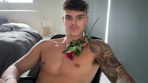 Snapshot of brooklyntay chatting on February 14, 2:41 am BrooklynTay online show from February 14, 2:41 am