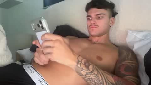 Snapshot of brooklyntay chatting on February 15, 11:01 pm BrooklynTay online show from February 15, 11:01 pm