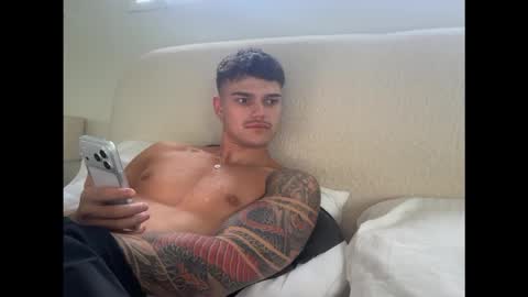 Snapshot of brooklyntay chatting on February 18, 9:55 pm BrooklynTay online show from February 18, 9:55 pm