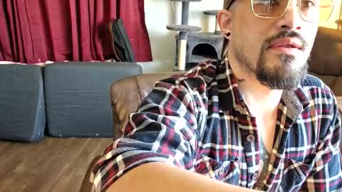 Snapshot of brownboyt chatting on March 25, 4:35 pm brownboyt online show from March 25, 4:35 pm