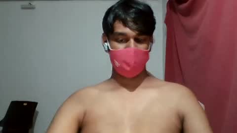 Snapshot of brownguy2505 chatting on January 19, 8:19 pm brownguy2505 online show from January 19, 8:19 pm