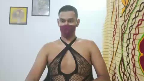 Snapshot of brownguy2505 chatting on October 19, 3:01 pm brownguy2505 online show from October 19, 3:01 pm