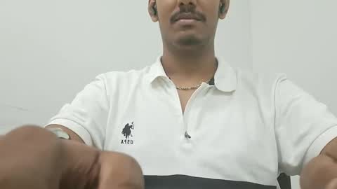 Snapshot of brownguy2505 chatting on June 4, 9:59 am brownguy2505 online show from June 4, 9:59 am