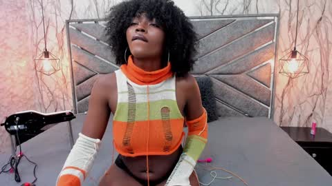 Snapshot of brownie_delicious chatting on December 17, 9:05 pm Sara online show from December 17, 9:05 pm