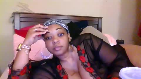 Snapshot of brownroundrenee chatting on April 18, 10:08 am brownroundrenee online show from April 18, 10:08 am