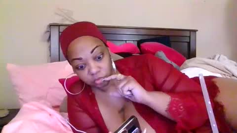 Snapshot of brownroundrenee chatting on May 23, 10:30 am brownroundrenee online show from May 23, 10:30 am