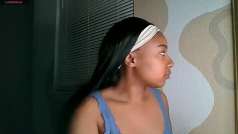 Snapshot of brownsugarcutie3 chatting on April 21, 1:07 am Brownsuagrcutie online show from April 21, 1:07 am