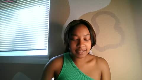 Snapshot of brownsugarcutie3 chatting on April 23, 7:05 pm Brownsuagrcutie online show from April 23, 7:05 pm