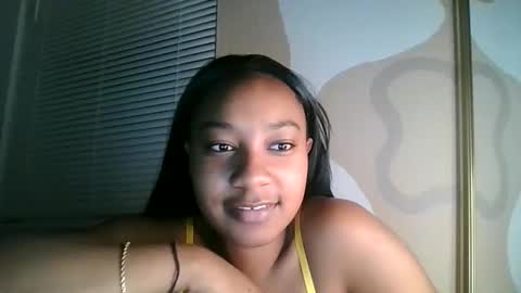 Snapshot of brownsugarcutie3 chatting on May 1, 1:43 am Brownsuagrcutie online show from May 1, 1:43 am