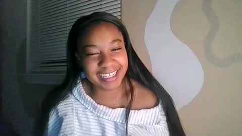 Snapshot of brownsugarcutie3 chatting on May 9, 2:50 am Brownsuagrcutie online show from May 9, 2:50 am