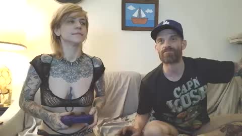 Canadiantryoncouple online show from February 2, 4:44 am