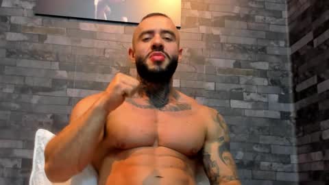 Snapshot of brucedallas chatting on November 1, 12:12 am brucedallas online show from November 1, 12:12 am