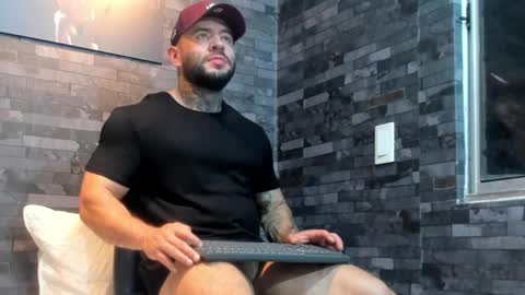 brucedallas online show from April 1, 2:34 am