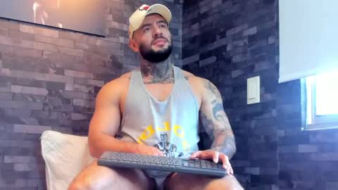 Snapshot of brucedallas chatting on May 3, 8:48 pm brucedallas online show from May 3, 8:48 pm