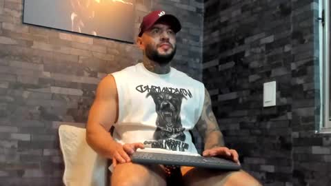 Snapshot of brucedallas chatting on May 15, 11:45 pm brucedallas online show from May 15, 11:45 pm