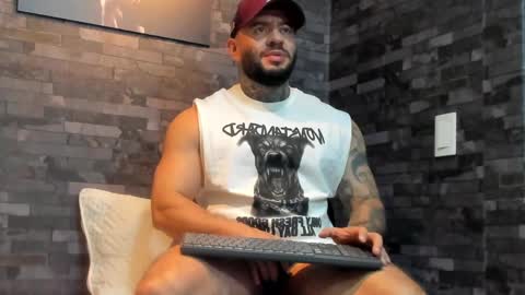 Snapshot of brucedallas chatting on May 16, 12:29 am brucedallas online show from May 16, 12:29 am