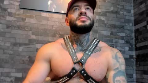 Snapshot of brucedallas chatting on May 31, 10:44 pm brucedallas online show from May 31, 10:44 pm