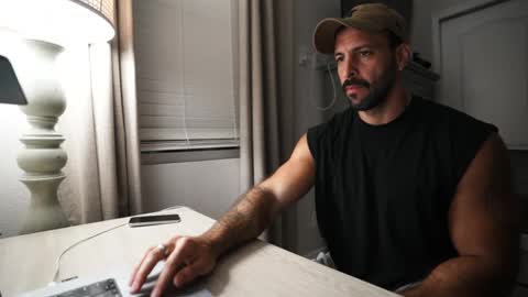 Snapshot of brucestryker chatting on October 2, 12:06 am onlyfans BRUCESTRYKER online show from October 2, 12:06 am