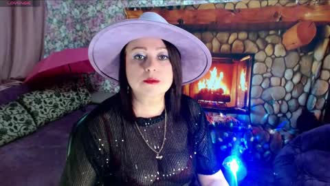 Snapshot of brunette7786 chatting on May 23, 9:41 pm Julia online show from May 23, 9:41 pm