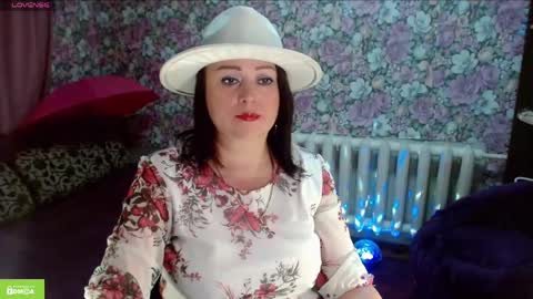 Snapshot of brunette7786 chatting on May 27, 8:50 pm Julia online show from May 27, 8:50 pm
