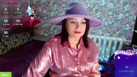 Snapshot of brunette7786 chatting on June 23, 9:46 pm Julia online show from June 23, 9:46 pm