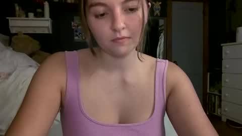 Snapshot of brunettebaby040 chatting on September 22, 2:02 am brunettebaby040 online show from September 22, 2:02 am