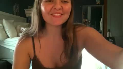 Snapshot of brunettebaby040 chatting on October 4, 9:13 pm brunettebaby040 online show from October 4, 9:13 pm