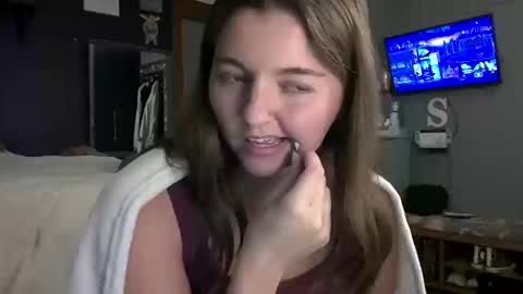 Snapshot of brunettebaby040 chatting on October 14, 10:43 pm brunettebaby040 online show from October 14, 10:43 pm