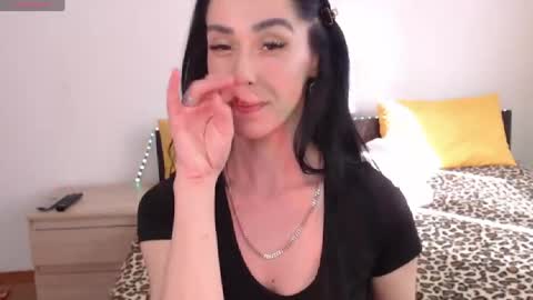Snapshot of brunettgirl_ chatting on April 27, 6:00 am Ellis online show from April 27, 6:00 am