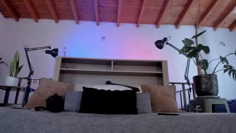 Andres Suarez online show from March 20, 1:05 pm