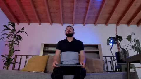 Snapshot of bruno_woods chatting on April 25, 12:08 pm Andres Suarez online show from April 25, 12:08 pm