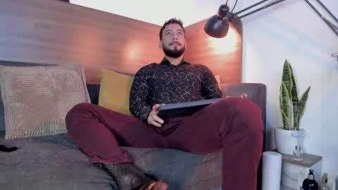 Snapshot of bruno_woods chatting on April 27, 4:49 pm Andres Suarez online show from April 27, 4:49 pm
