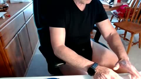 Snapshot of brussells chatting on June 7, 4:00 pm Brussells online show from June 7, 4:00 pm