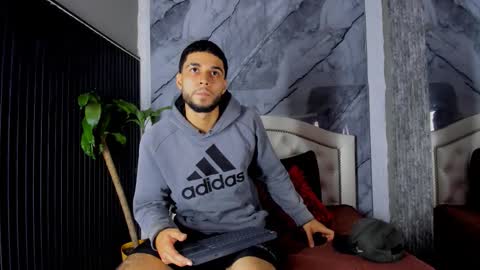 Bry Dalton online show from November 14, 4:33 am