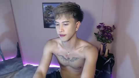 Snapshot of bryan_________ chatting on October 12, 12:37 pm BRYAN JEMY online show from October 12, 12:37 pm