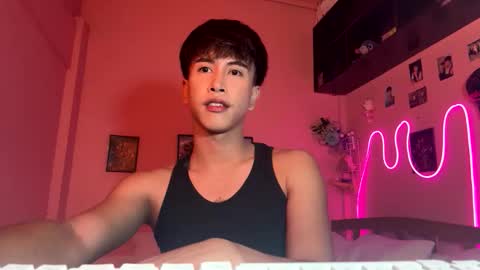 Snapshot of bryan_________ chatting on February 16, 1:29 pm BRYAN JEMY online show from February 16, 1:29 pm