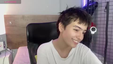 Snapshot of bryce_evans chatting on December 17, 8:43 pm B R Y C E online show from December 17, 8:43 pm