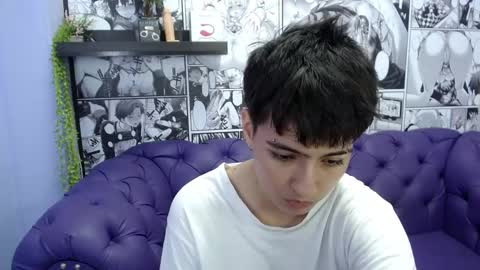 Snapshot of bryce_evans chatting on December 19, 9:06 pm B R Y C E online show from December 19, 9:06 pm