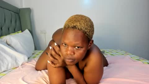 Snapshot of bubble_big_booty chatting on December 18, 10:30 am Stacy420 online show from December 18, 10:30 am