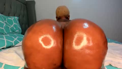 Snapshot of bubble_big_booty chatting on February 20, 12:08 am Stacy420 online show from February 20, 12:08 am