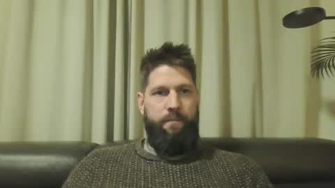 bubblebee1982 online show from December 15, 5:53 pm