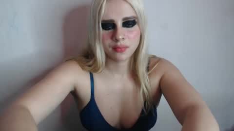 Snapshot of bubblebut11 chatting on October 9, 6:22 am Isabella but call me isa online show from October 9, 6:22 am