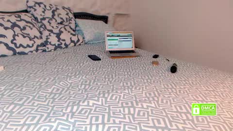 Nylon queen  genuine model who bring pantyhose on chaturbate for first time   the others just copy my room for money  online show from February 26, 6:40 pm