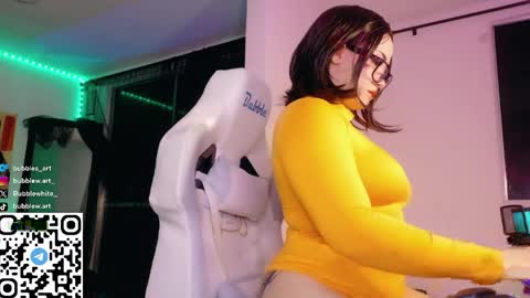 Snapshot of bubblewhite_ chatting on May 13, 1:25 am BubbleJereth online show from May 13, 1:25 am