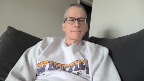 Snapshot of budman004 chatting on March 7, 8:50 pm budman004 online show from March 7, 8:50 pm