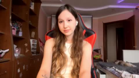 Snapshot of buffymccrea chatting on October 17, 8:39 am Milania online show from October 17, 8:39 am