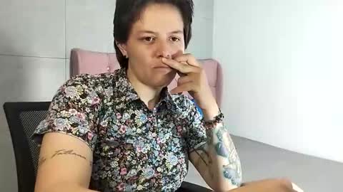 Snapshot of bug2025 chatting on September 10, 4:45 am bug2025 online show from September 10, 4:45 am