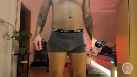 Snapshot of builttotemp chatting on November 4, 9:47 pm builttotemp online show from November 4, 9:47 pm