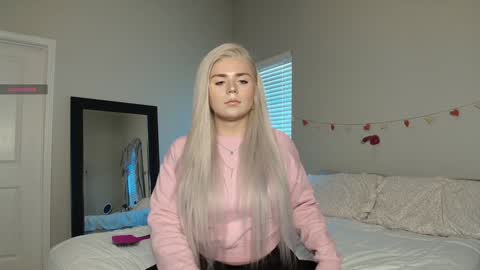 Snapshot of buitifulblonde chatting on January 19, 6:43 pm buitifulblonde online show from January 19, 6:43 pm