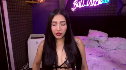 Snapshot of bull_vixen2001 chatting on June 6, 1:11 am Bunny and The Rock online show from June 6, 1:11 am